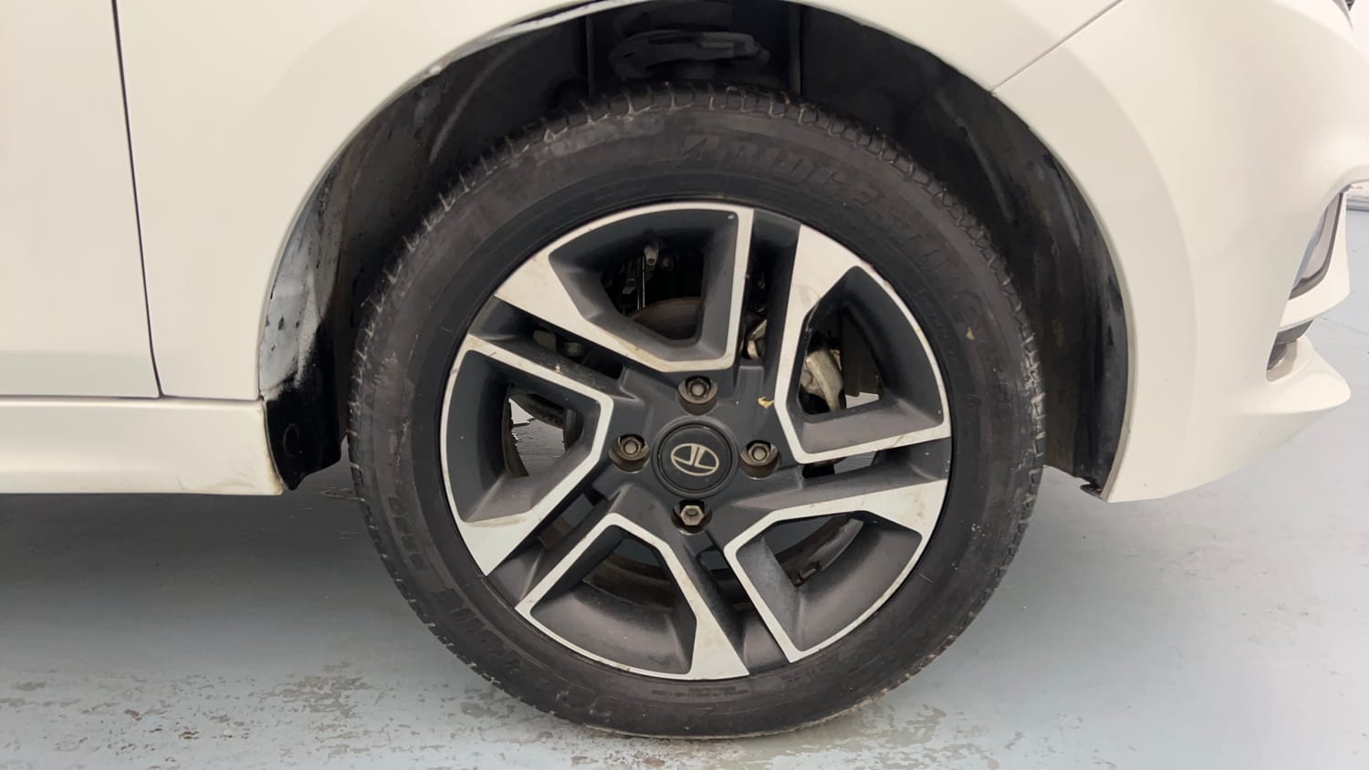 Used 2022 Tata Tiago XZ Plus Petrol Manual tyres RIGHT FRONT TYRE RIM VIEW
