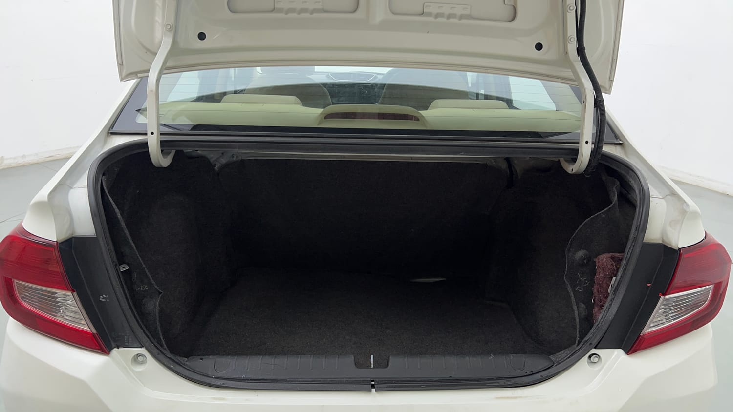 Used 2020 Honda Amaze 1.2 S CVT Petrol Petrol Automatic interior DICKY INSIDE VIEW