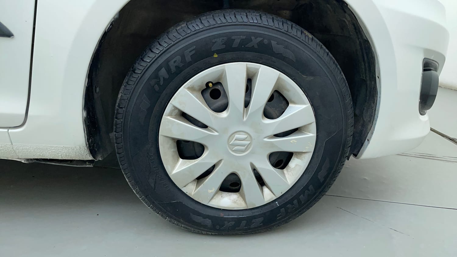Used 2013 Maruti Suzuki Swift Dzire VXI Petrol Manual tyres RIGHT FRONT TYRE RIM VIEW