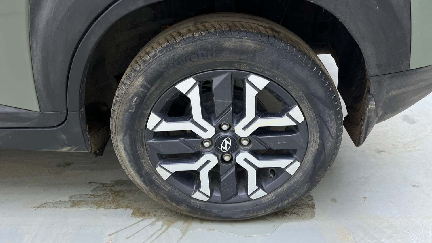 Used 2023 Hyundai Exter SX (O) Connect 1.2 AMT Dual Tone Petrol Automatic tyres LEFT REAR TYRE RIM VIEW