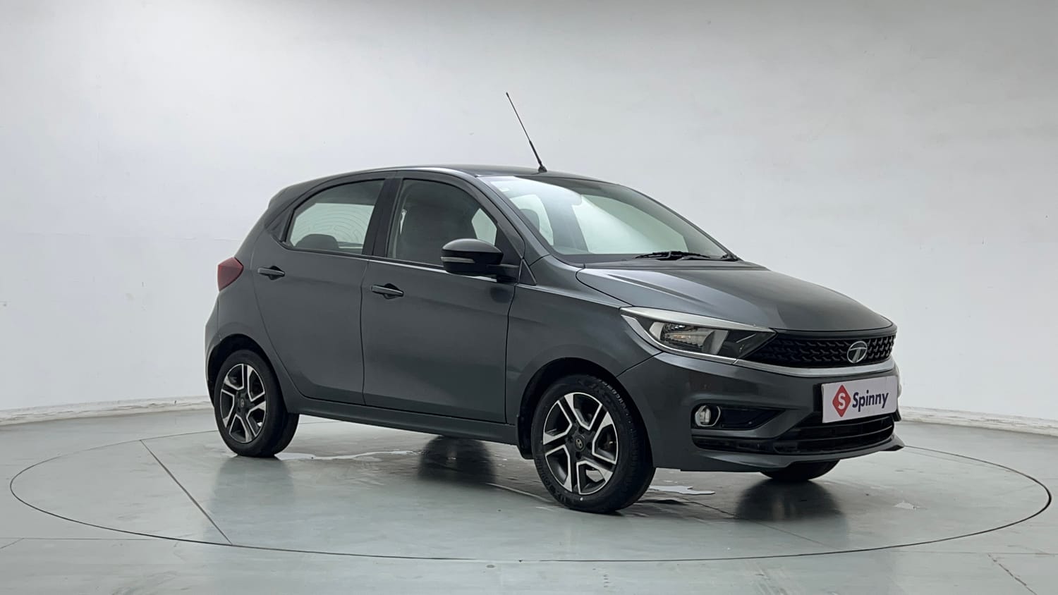 Used 2020 Tata Tiago XZ Plus Petrol Manual exterior RIGHT FRONT CORNER VIEW