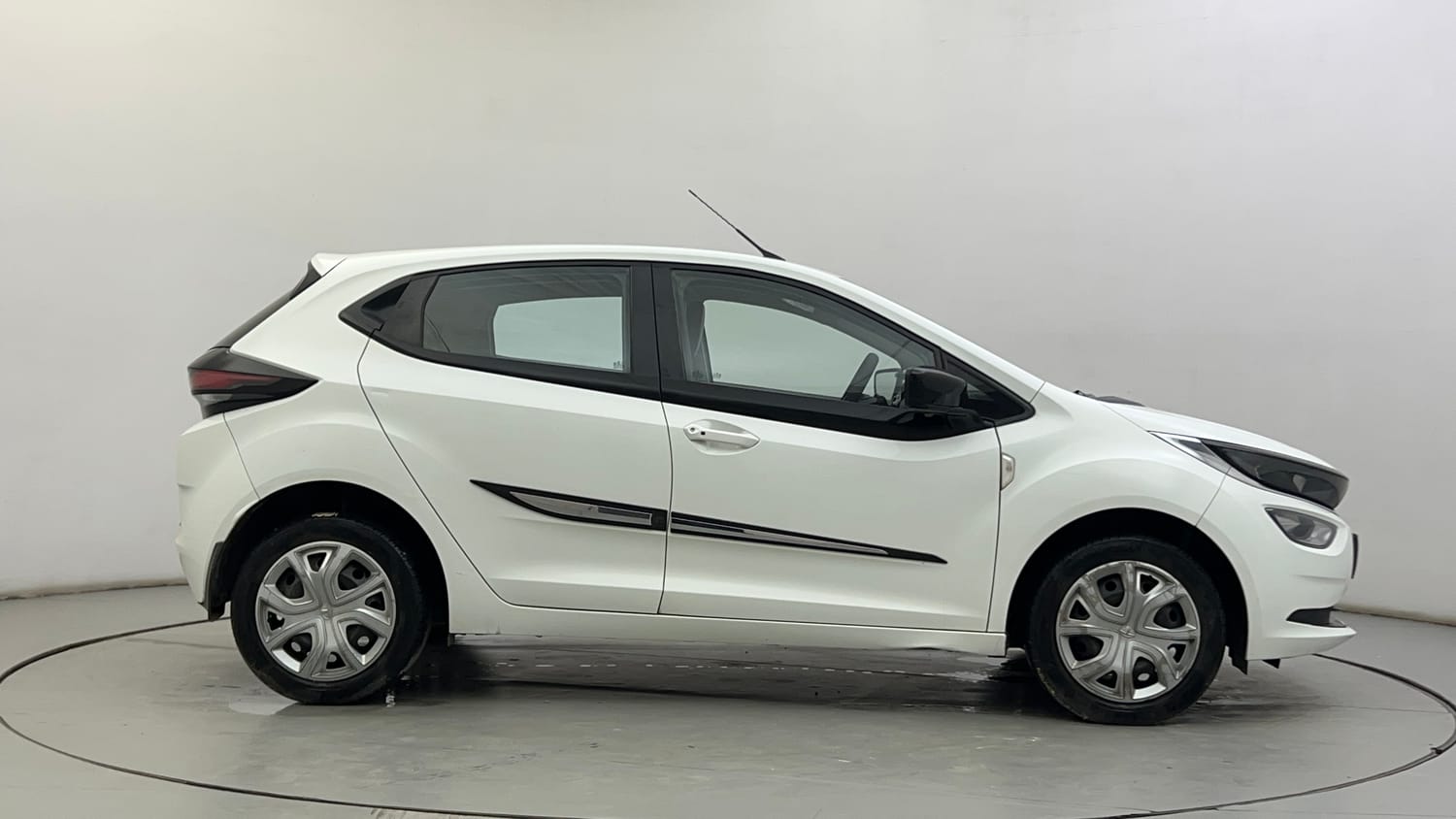 Used 2022 Tata Altroz XT Petrol Petrol Manual exterior RIGHT SIDE VIEW