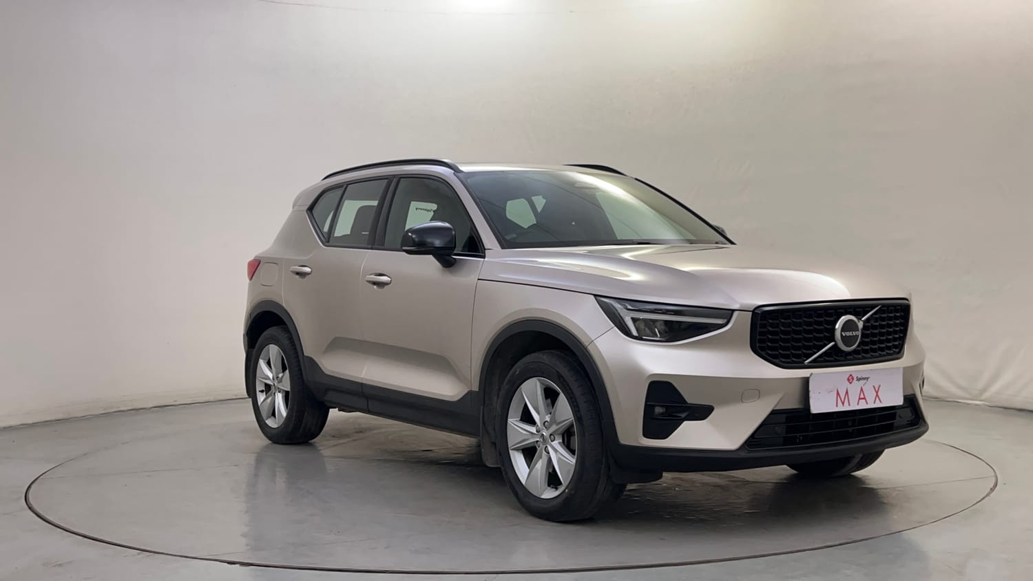 Used 2023 Volvo XC40 B4 Ultimate Petrol Automatic exterior RIGHT FRONT CORNER VIEW
