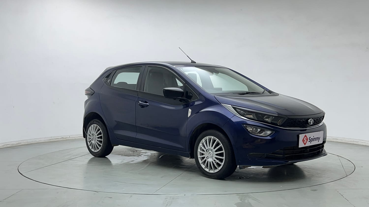 Used 2024 Tata Altroz XTA Petrol Petrol Automatic exterior RIGHT FRONT CORNER VIEW