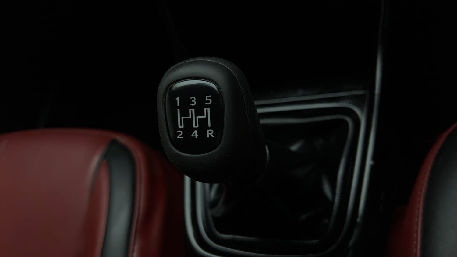 Used 2023 Tata Punch Adventure RHYTHM PACK MT Petrol + CNG (Outside Fitted) Cng Manual interior GEAR  KNOB VIEW