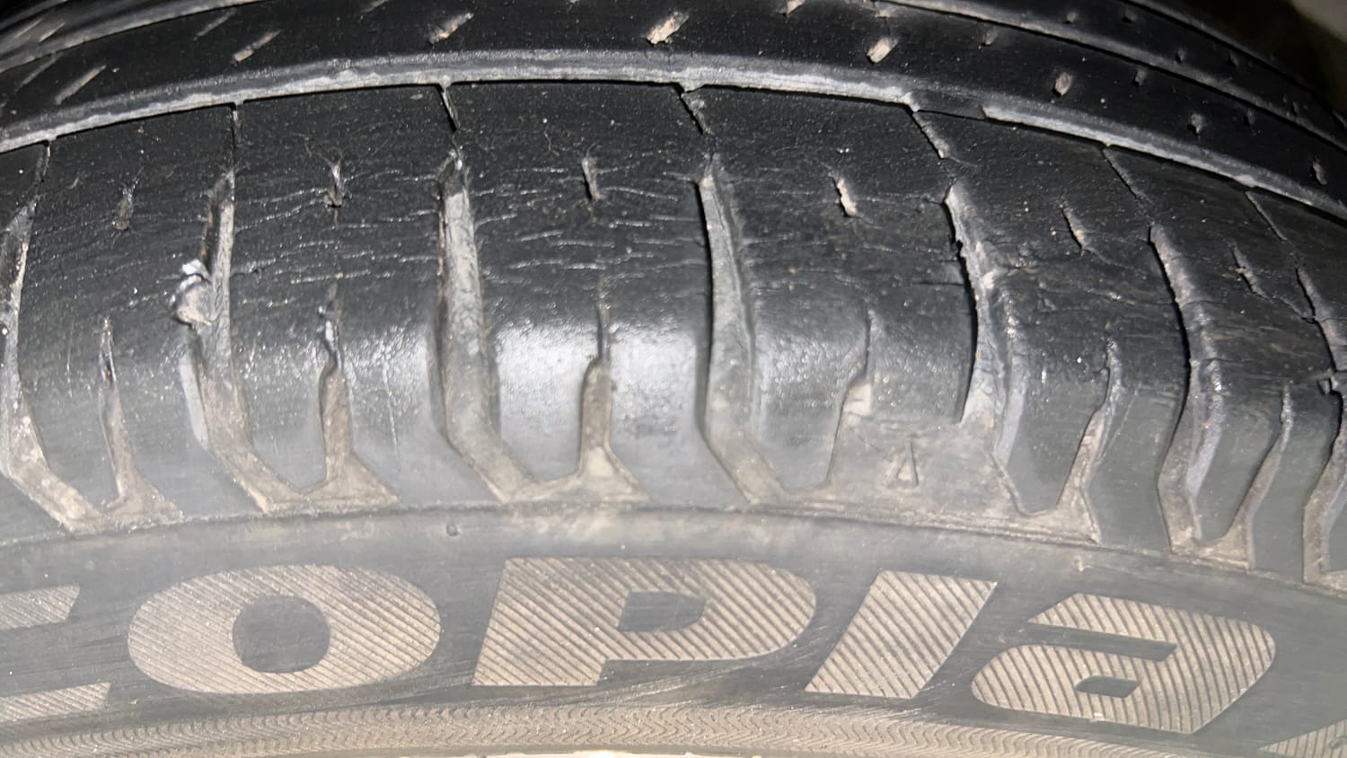 Used 2018 Maruti Suzuki Swift ZXi AMT Petrol Automatic tyres RIGHT FRONT TYRE TREAD VIEW