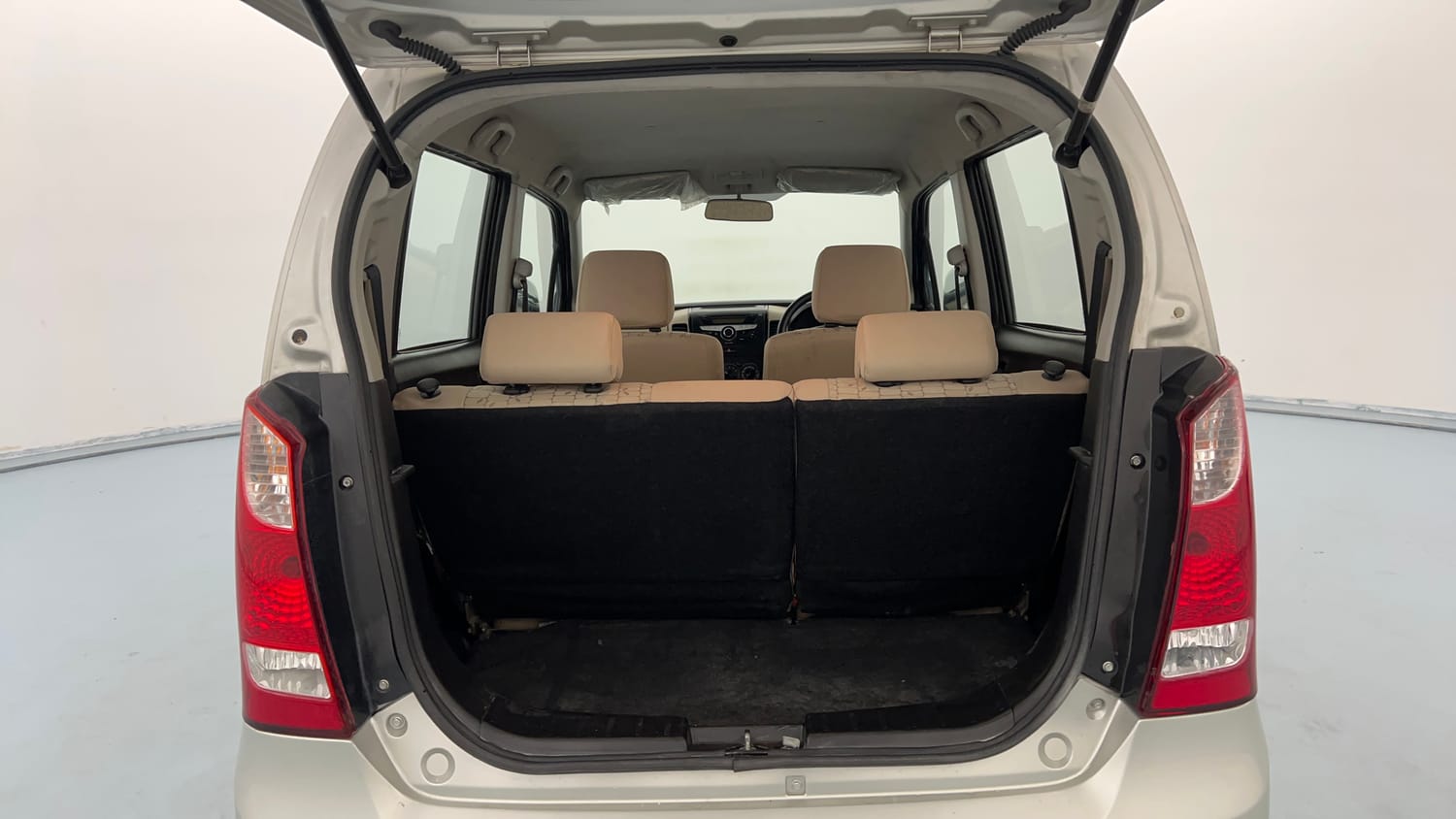 Used 2018 Maruti Suzuki Wagon R 1.0 VXI AMT Petrol Automatic interior DICKY INSIDE VIEW