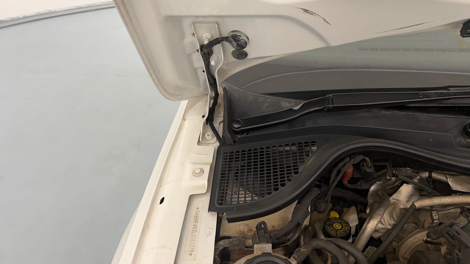 Used 2020 Skoda Rapid Active 1.0 TSI MT Petrol Manual engine ENGINE RIGHT SIDE HINGE & APRON VIEW
