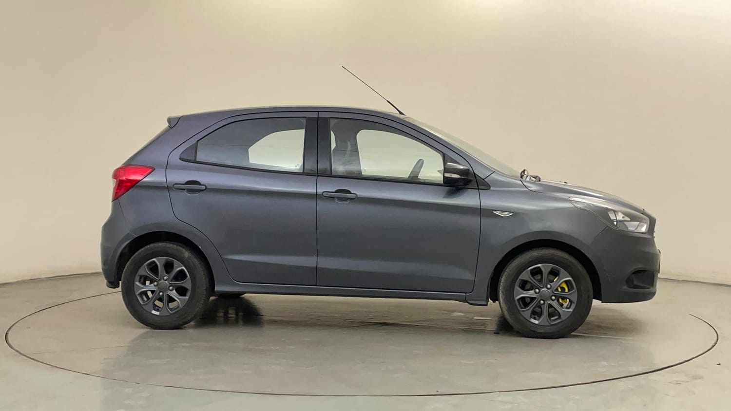 Used 2015 Ford Figo Trend 1.2 Ti-VCT Petrol Manual exterior RIGHT SIDE VIEW