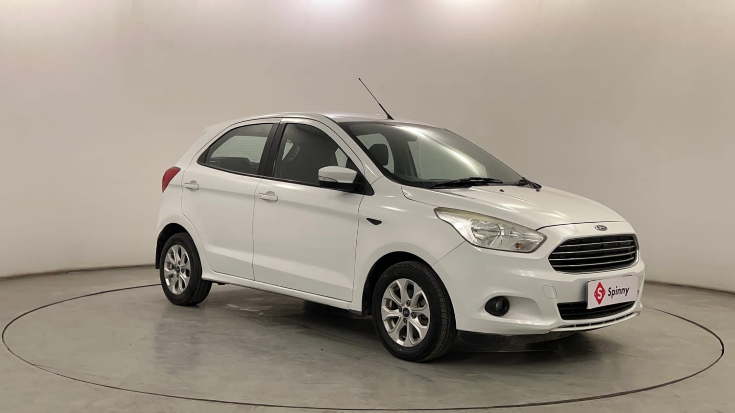 Used 2018 Ford Figo Titanium 1.2 Ti-VCT Petrol Manual exterior RIGHT FRONT CORNER VIEW