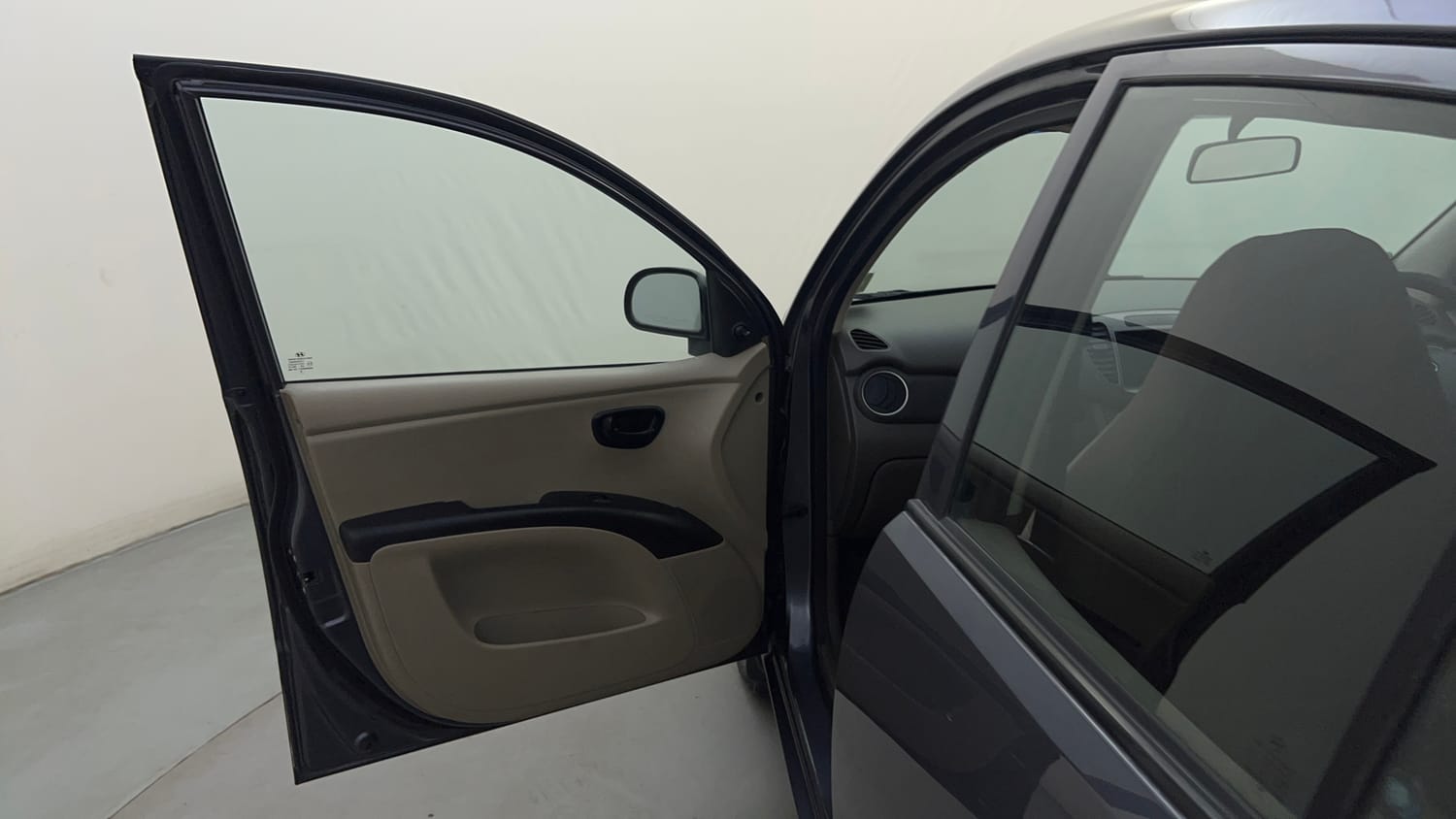 Used 2015 Hyundai i10 Magna 1.1 iRDE2 Petrol Manual interior LEFT FRONT DOOR OPEN VIEW