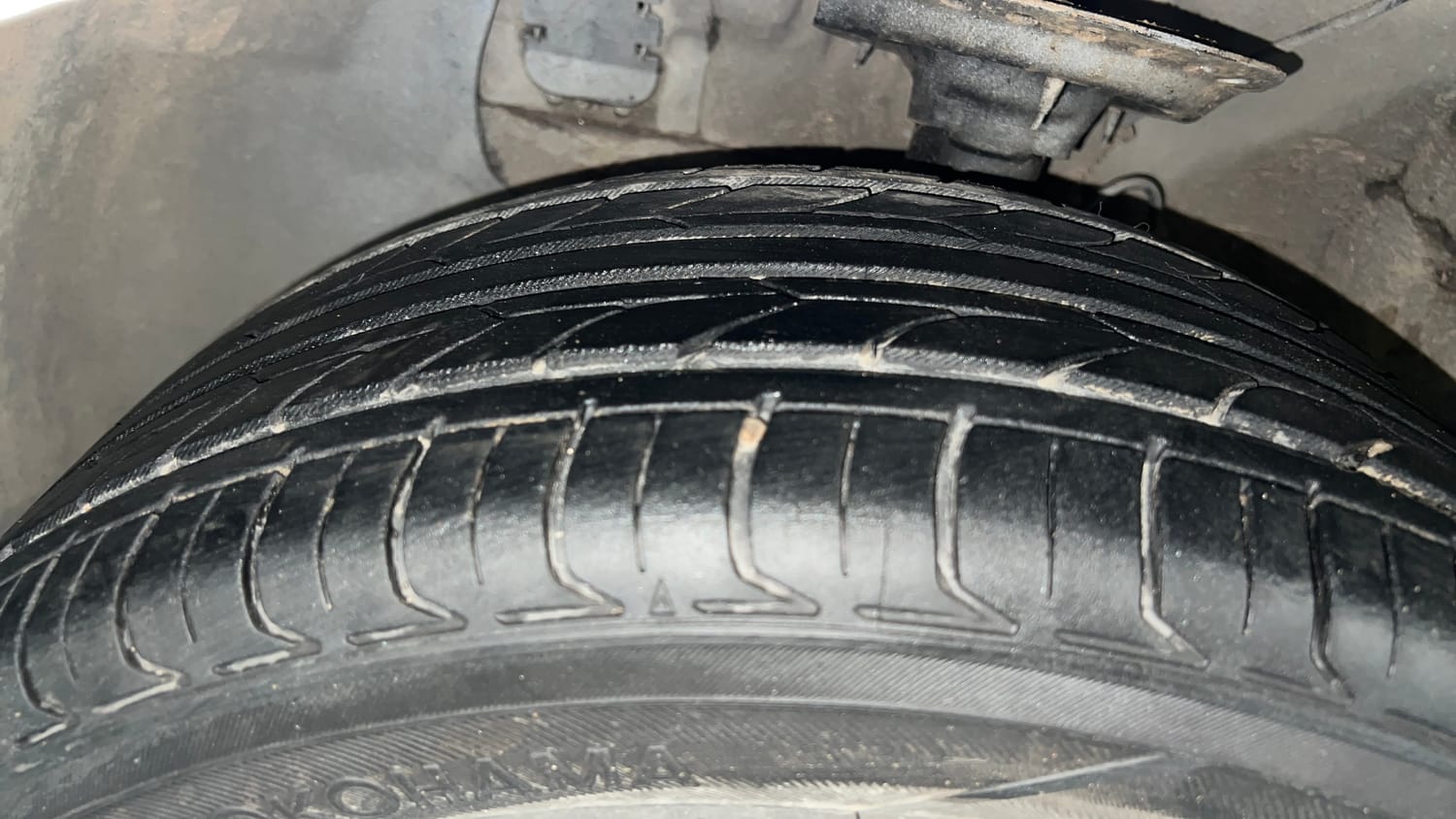 Used 2016 Hyundai Elite i20 Asta 1.2 Petrol Manual tyres LEFT FRONT TYRE TREAD VIEW