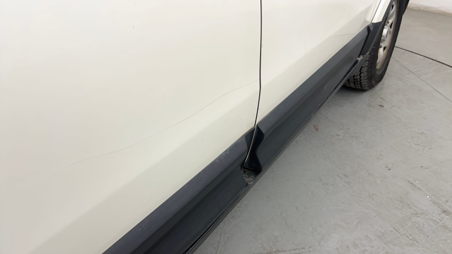 Used 2018 Tata Hexa XE 4x2 7 STR Diesel Manual dents MINOR SCRATCH