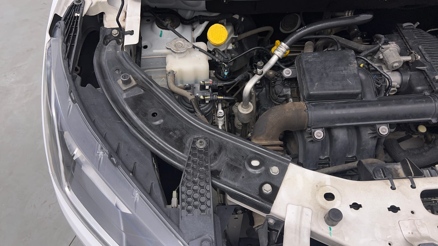 Used 2021 Nissan Magnite XL Petrol Manual engine ENGINE RIGHT SIDE VIEW