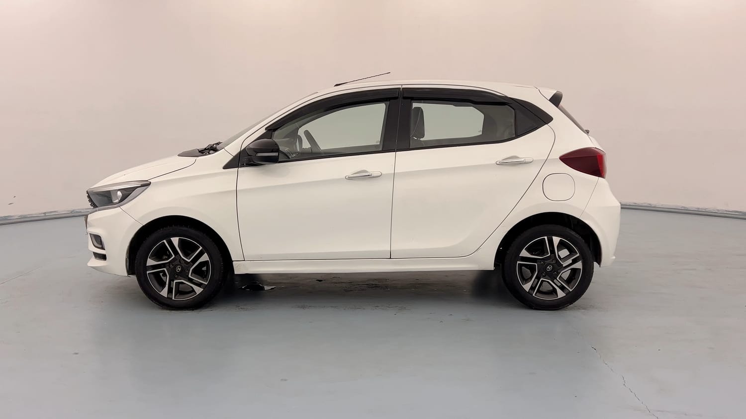 Used 2022 Tata Tiago XZ Plus Petrol Manual exterior LEFT SIDE VIEW