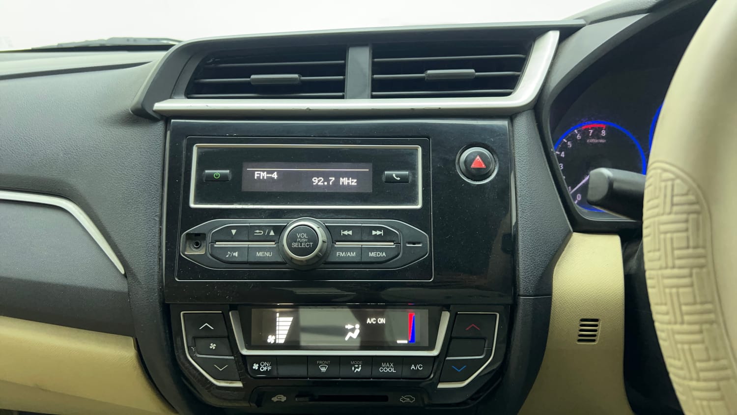 Used 2016 Honda Amaze 1.2 S i-VTEC Petrol Manual top_features Integrated (in-dash) music system