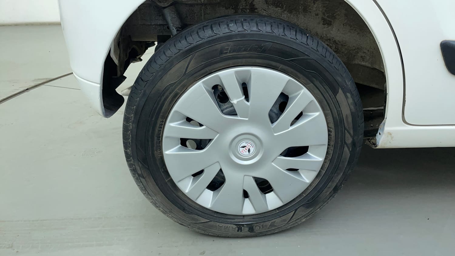 Used 2018 Maruti Suzuki Wagon R 1.0 VXI AMT Petrol Automatic tyres RIGHT REAR TYRE RIM VIEW