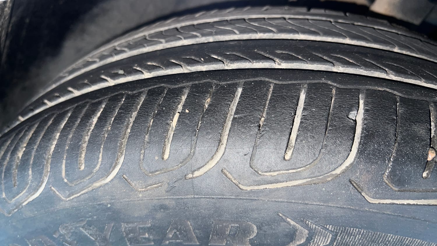 Used 2024 Tata Altroz XTA Petrol Petrol Automatic tyres RIGHT FRONT TYRE TREAD VIEW