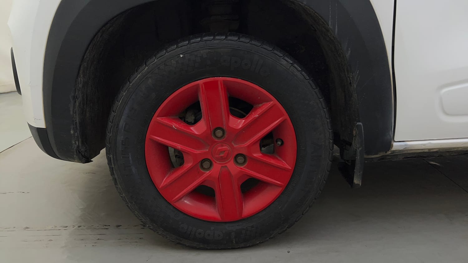Used 2018 renault Kwid 1.0 RXL Anniversary Edition Petrol Manual tyres LEFT FRONT TYRE RIM VIEW