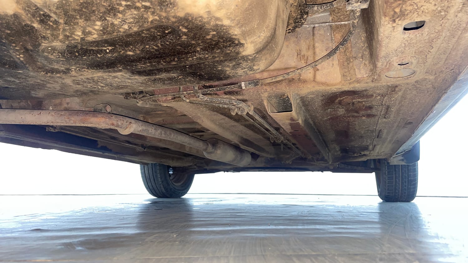 Used 2020 Renault Triber RXZ Petrol Manual extra REAR RIGHT UNDERBODY VIEW