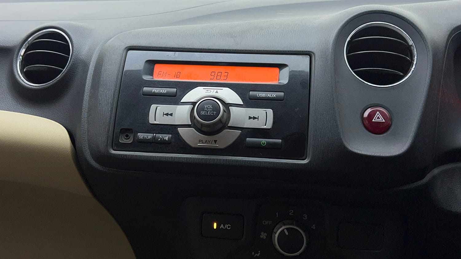 Used 2014 Honda Amaze 1.2 S i-VTEC Petrol Manual top_features Integrated (in-dash) music system