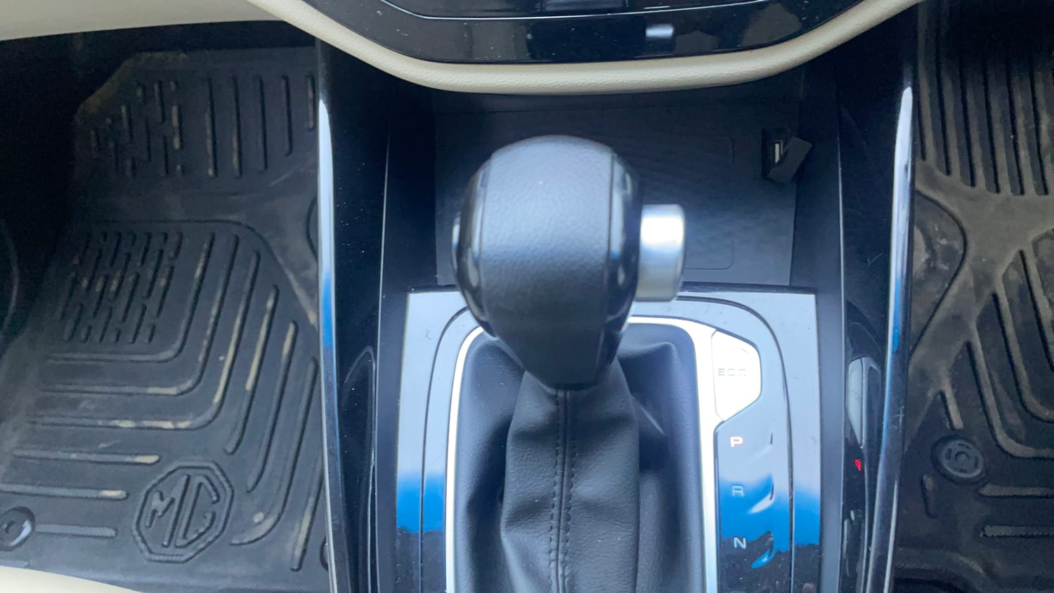 Used 2022 MG Motors Hector Sharp 1.5 Petrol CVT Petrol Automatic interior GEAR  KNOB VIEW