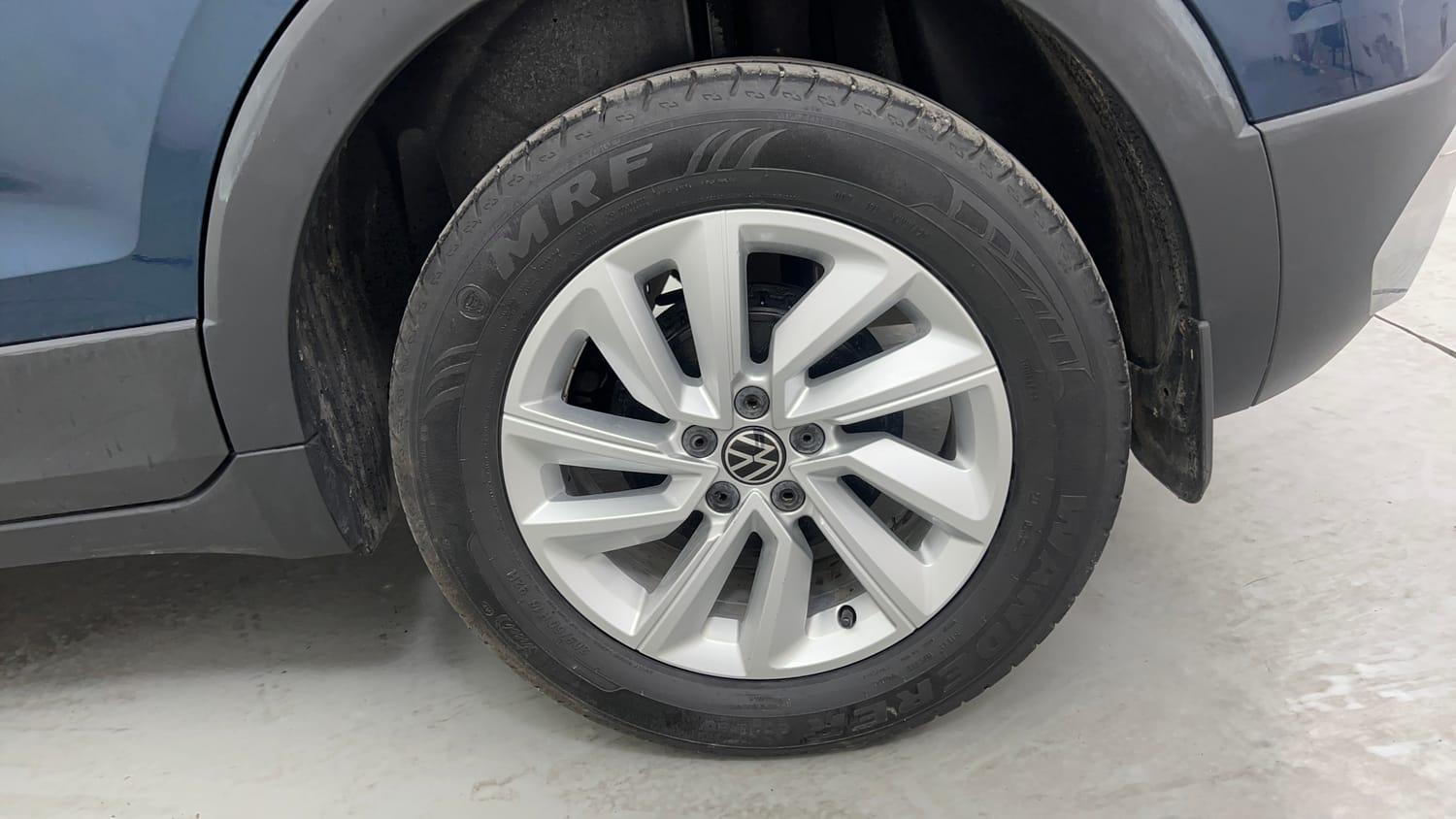 Used 2025 Volkswagen Taigun Highline 1.0 TSI MT Petrol Manual tyres LEFT REAR TYRE RIM VIEW