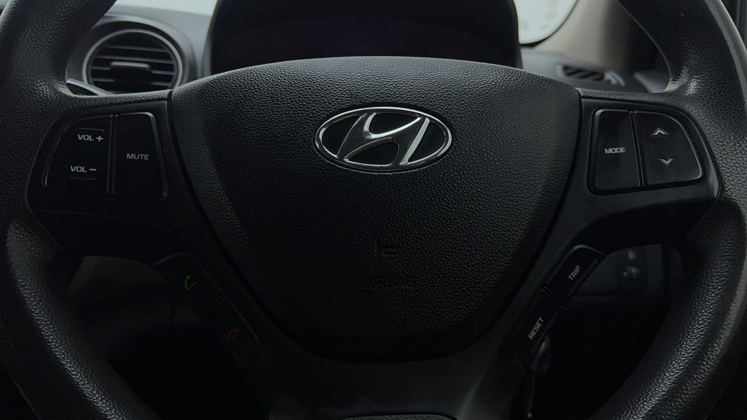 Used 2017 Hyundai Grand i10 Sportz 1.2 Kappa VTVT Petrol Manual top_features Airbags