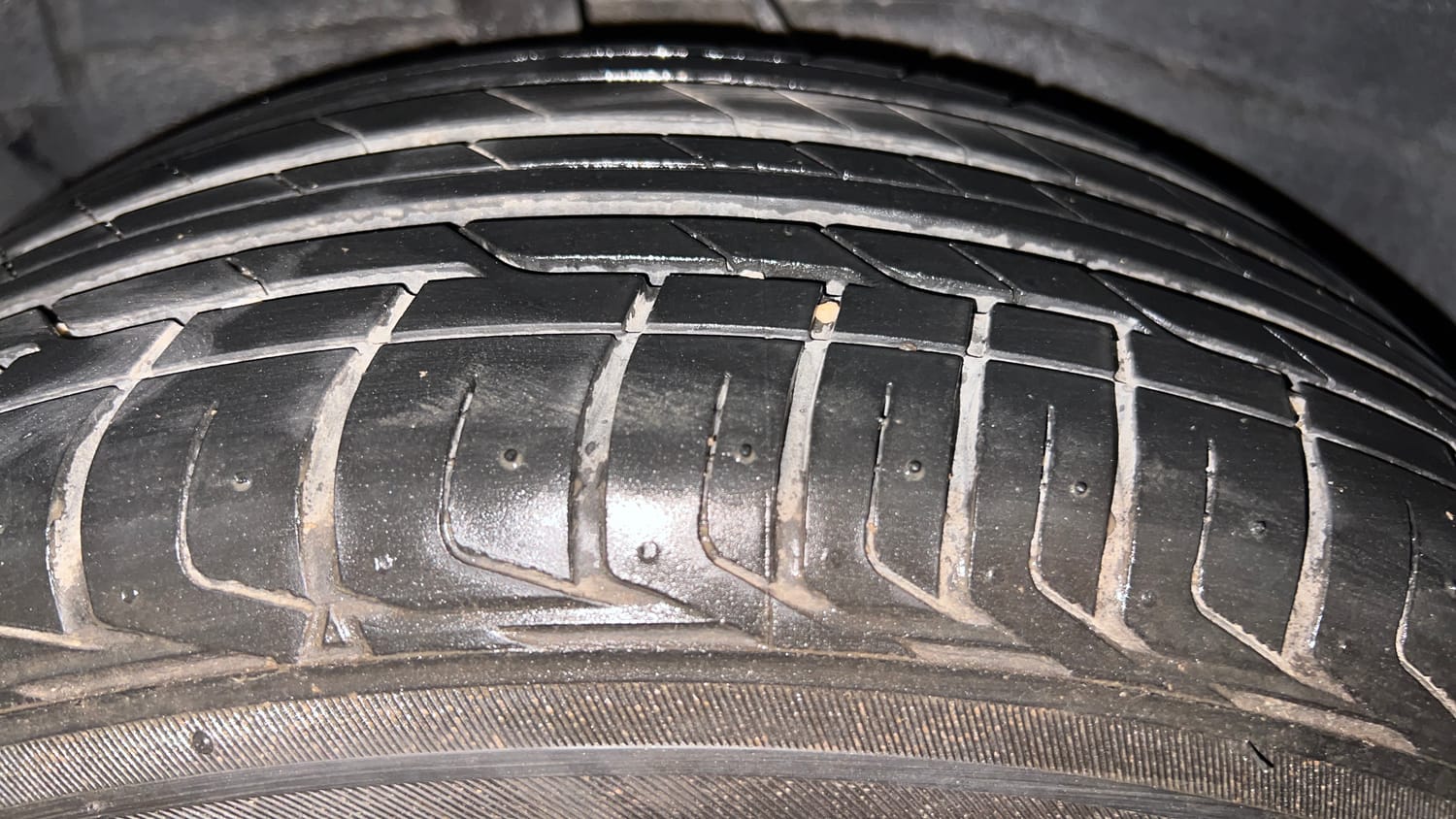 Used 2024 Tata Nexon Fearless 1.2 Revotron Petrol 6MT DT Petrol Manual tyres RIGHT REAR TYRE TREAD VIEW