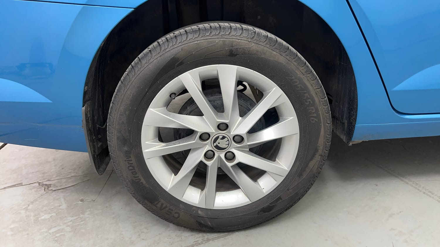 Used 2024 Skoda Slavia Ambition 1.0L TSI AT Petrol Automatic tyres RIGHT REAR TYRE RIM VIEW