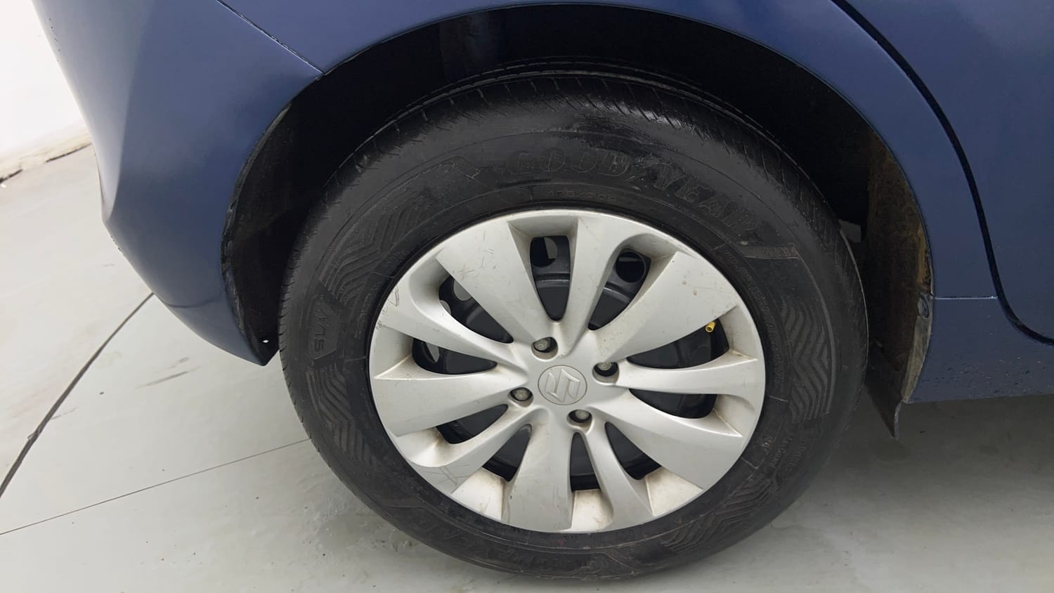 Used 2016 Maruti Suzuki Baleno Delta 1.2 Petrol Manual tyres RIGHT REAR TYRE RIM VIEW