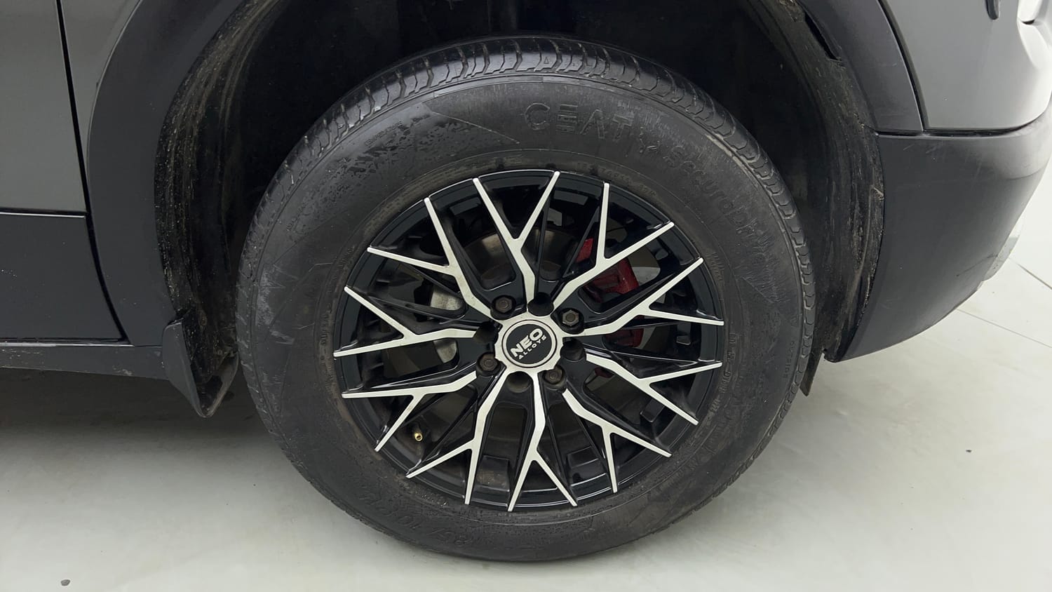 Used 2023 Tata Punch Adventure RHYTHM PACK MT Petrol + CNG (Outside Fitted) Cng Manual tyres RIGHT FRONT TYRE RIM VIEW