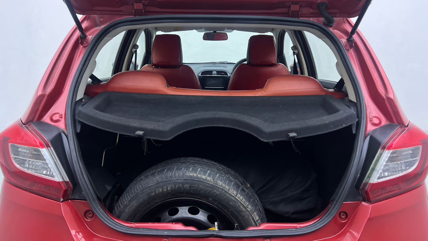 Used 2019 Tata Tiago XZ+ Petrol+cng(outside fitted) Cng Manual interior DICKY INSIDE VIEW