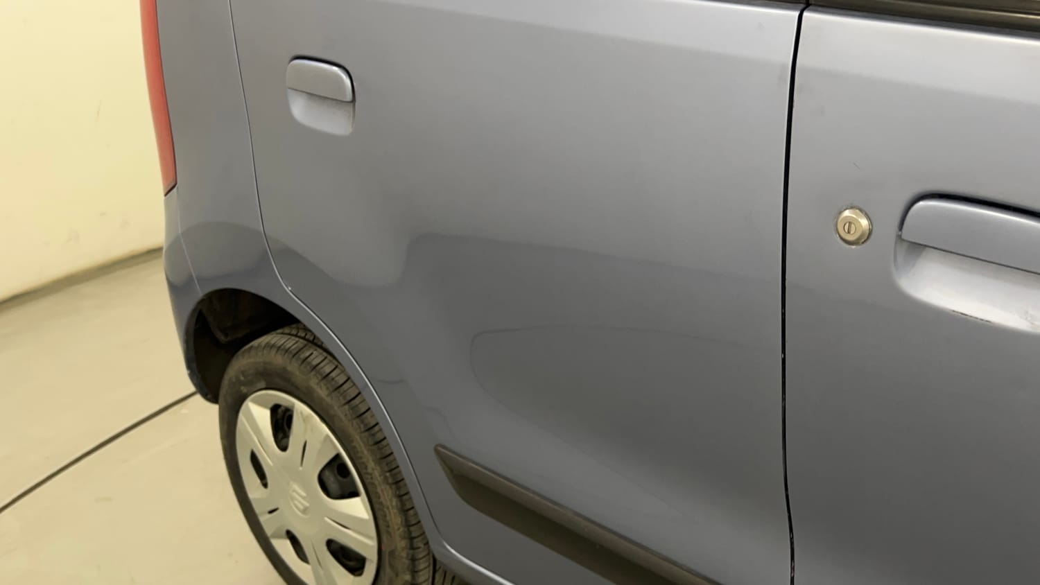 Used 2016 Maruti Suzuki Wagon R 1.0 VXI AMT Petrol Automatic dents MINOR SCRATCH