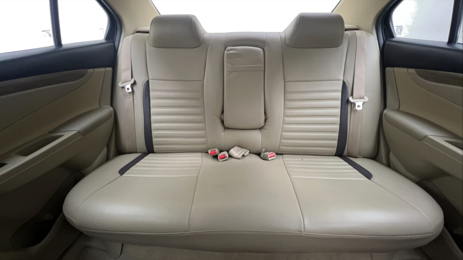 Used 2018 Maruti Suzuki Ciaz Delta Hybrid 1.5 AT Petrol Automatic interior REAR SEAT CONDITION VIEW