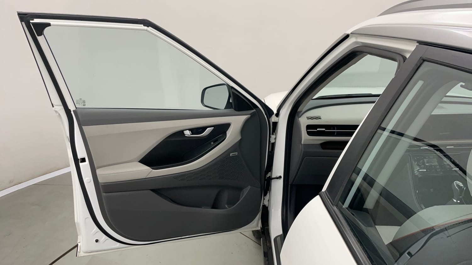 Used 2025 Hyundai Creta 1.5 MPi Petrol MT SX(O) Petrol Manual interior LEFT FRONT DOOR OPEN VIEW