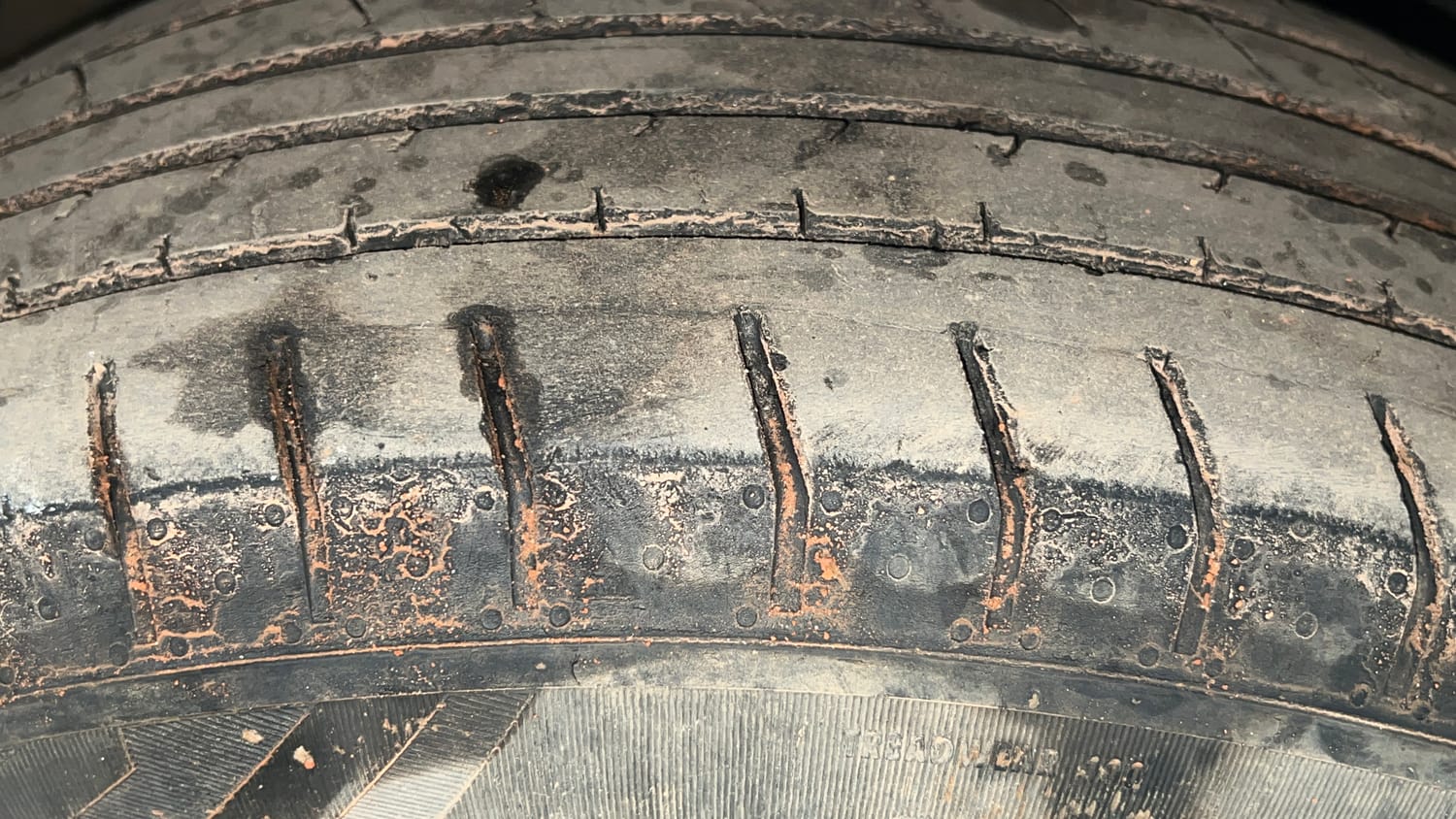 Used 2022 Hyundai Venue S 1.2 Petrol Petrol Manual tyres RIGHT FRONT TYRE TREAD VIEW
