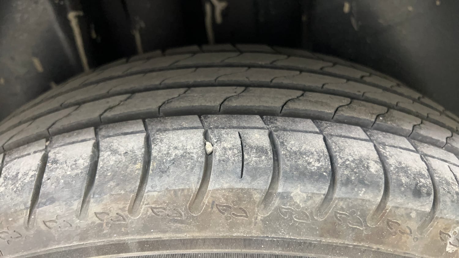 Used 2025 Volkswagen Taigun Highline 1.0 TSI MT Petrol Manual tyres RIGHT REAR TYRE TREAD VIEW