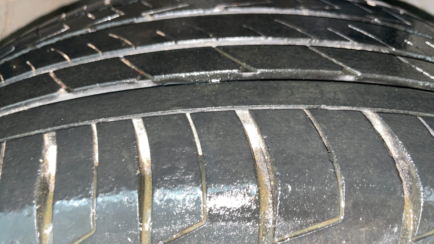 Used 2025 Hyundai Creta 1.5 MPi Petrol MT SX(O) Petrol Manual tyres RIGHT FRONT TYRE TREAD VIEW