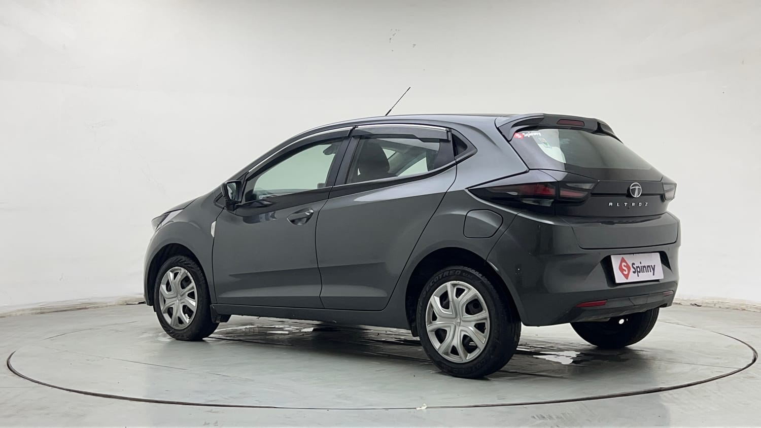 Used 2023 Tata Altroz XT 1.2 Cng(o/s fitted) Cng Manual exterior LEFT REAR CORNER VIEW
