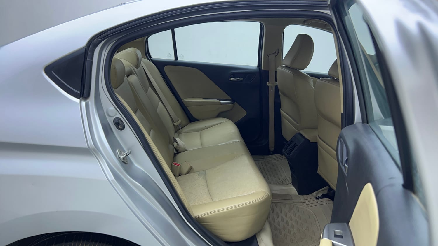 Used 2016 Honda City VX CVT Petrol Automatic interior RIGHT SIDE REAR DOOR CABIN VIEW