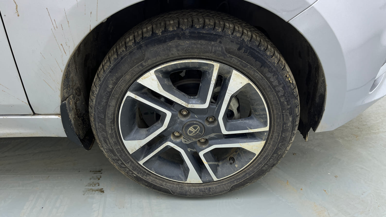 Used 2021 Tata Tigor XZ Plus Petrol Manual tyres RIGHT FRONT TYRE RIM VIEW