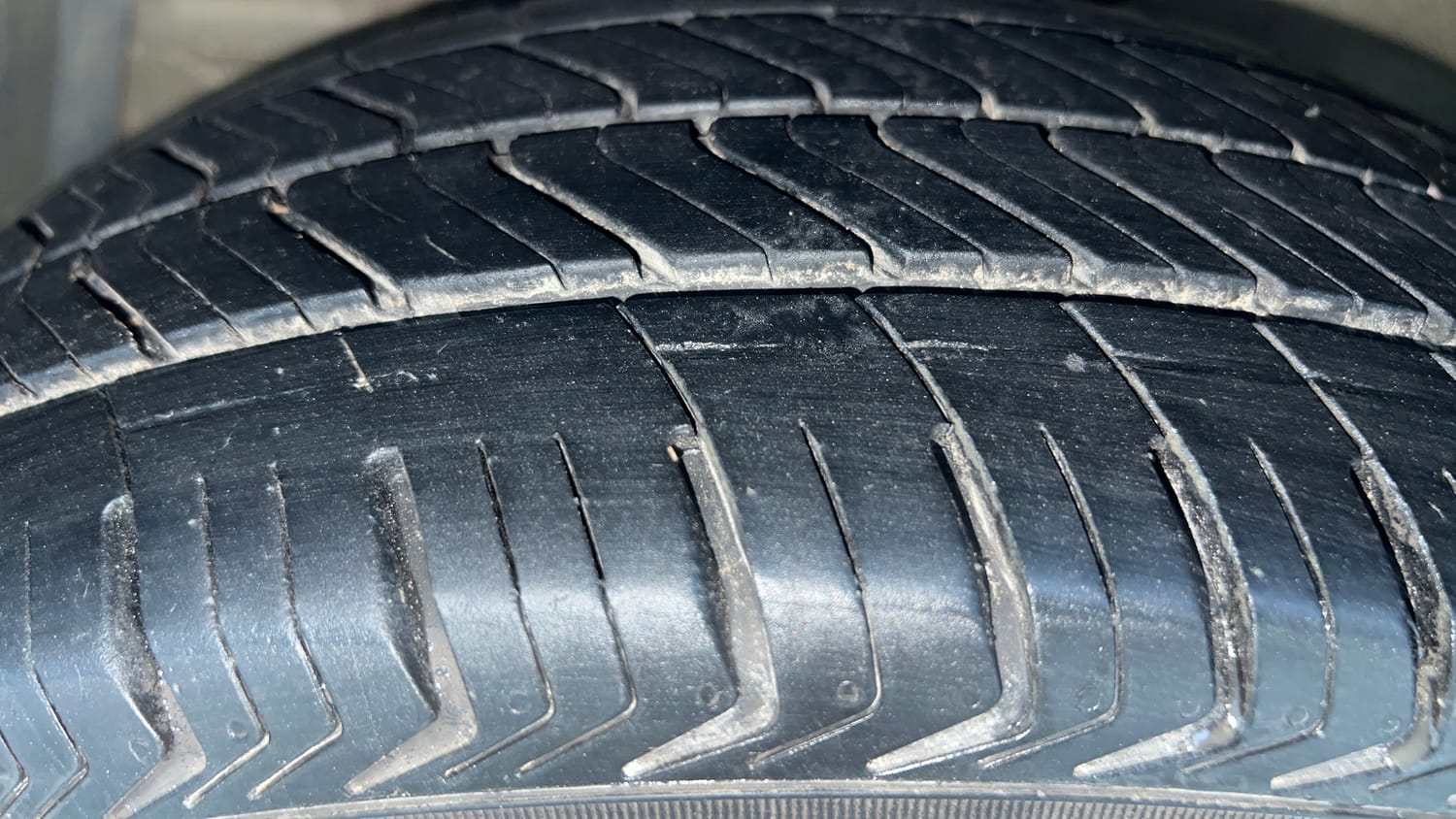 Used 2018 Maruti Suzuki Ertiga ZXI+ Petrol Manual tyres LEFT FRONT TYRE TREAD VIEW