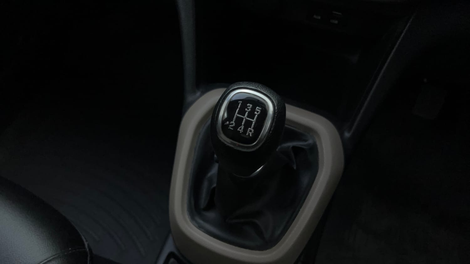 Used 2017 Hyundai Grand i10 Sportz 1.2 Kappa VTVT Petrol Manual interior GEAR  KNOB VIEW