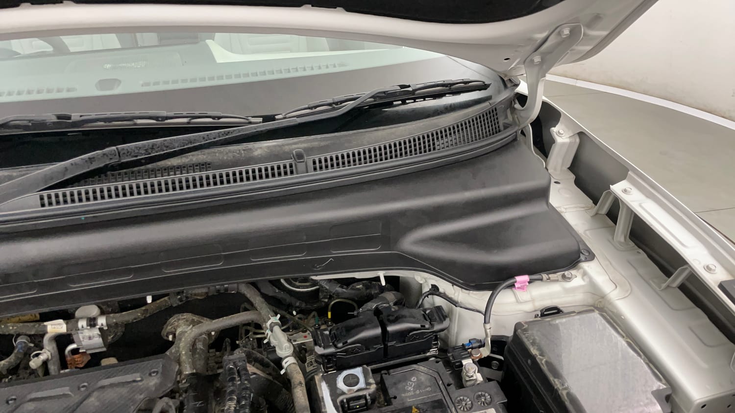Used 2025 Hyundai Creta 1.5 MPi Petrol MT SX(O) Petrol Manual engine ENGINE LEFT SIDE HINGE & APRON VIEW