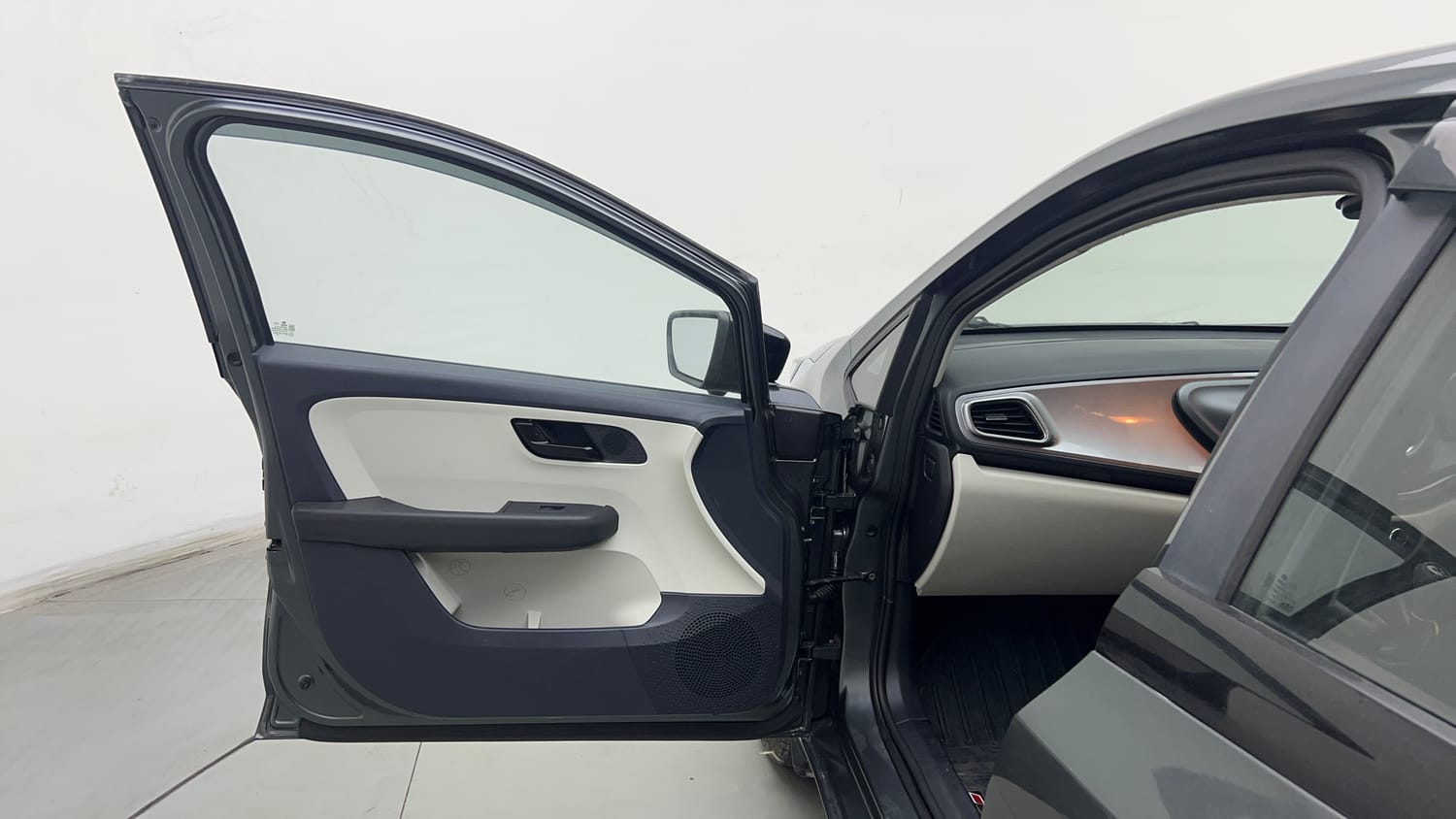 Used 2023 Tata Altroz XT 1.2 Cng(o/s fitted) Cng Manual interior LEFT FRONT DOOR OPEN VIEW