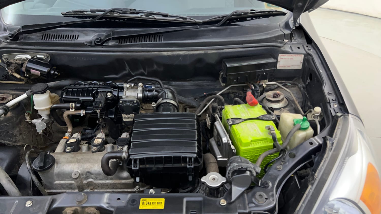 Used 2017 Maruti Suzuki Alto 800 LXi Petrol Manual engine ENGINE LEFT SIDE HINGE & APRON VIEW