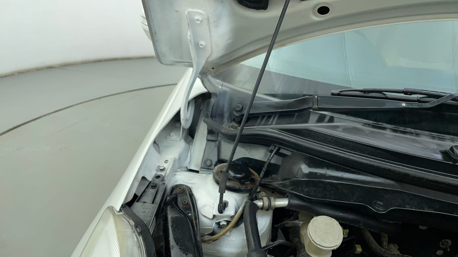 Used 2013 Maruti Suzuki Swift Dzire VXI Petrol Manual engine ENGINE RIGHT SIDE HINGE & APRON VIEW