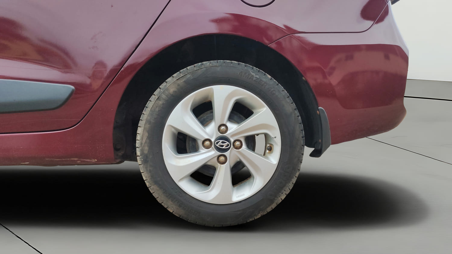 Used 2017 Hyundai Xcent SX 1.2 Petrol Manual tyres LEFT REAR TYRE RIM VIEW