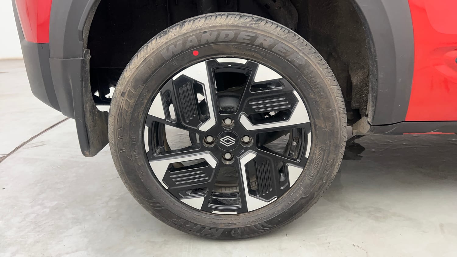 Used 2026 Renault Kiger Emotion CVT Turbo Dual Tone Petrol Automatic tyres RIGHT REAR TYRE RIM VIEW
